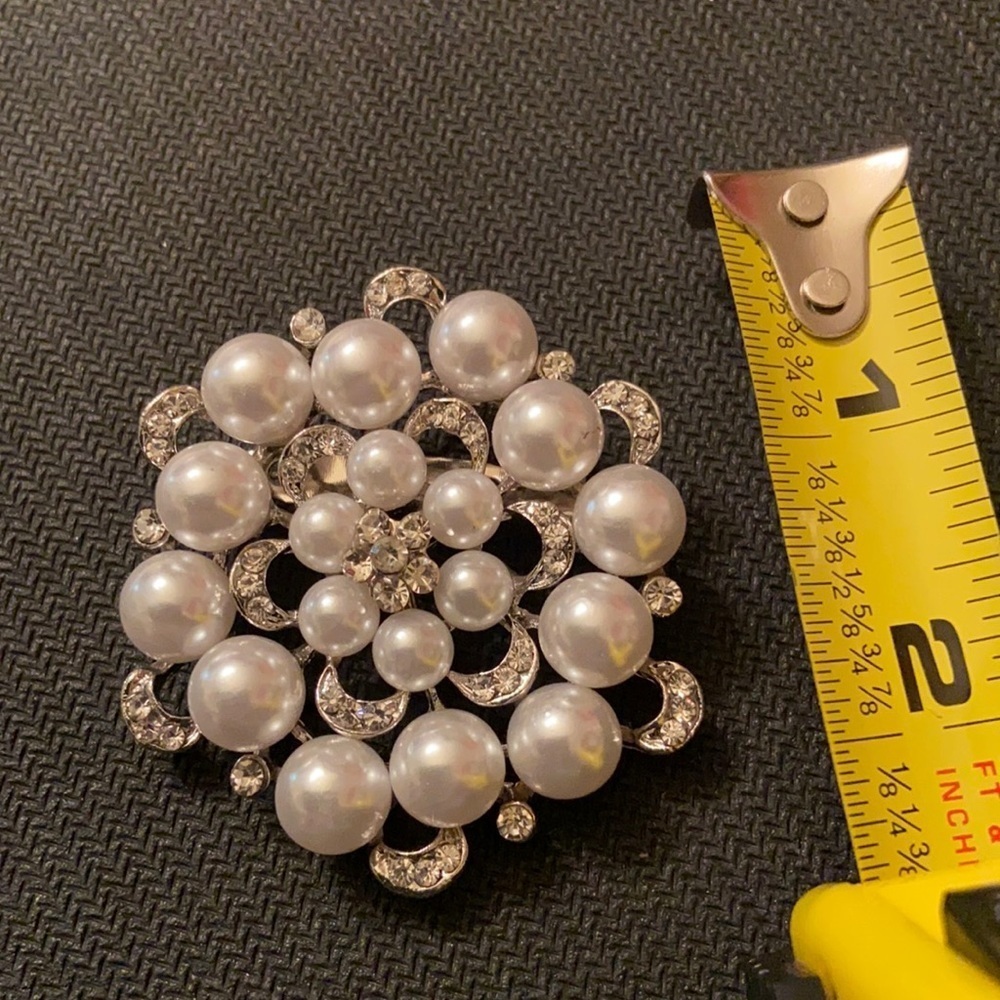 Large Statement Silver Bobble Pearl & Rhinestone Cluster Brooch. - Picture 2 of 4